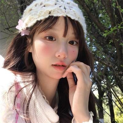 蓝色牛仔裤芬兰小姐